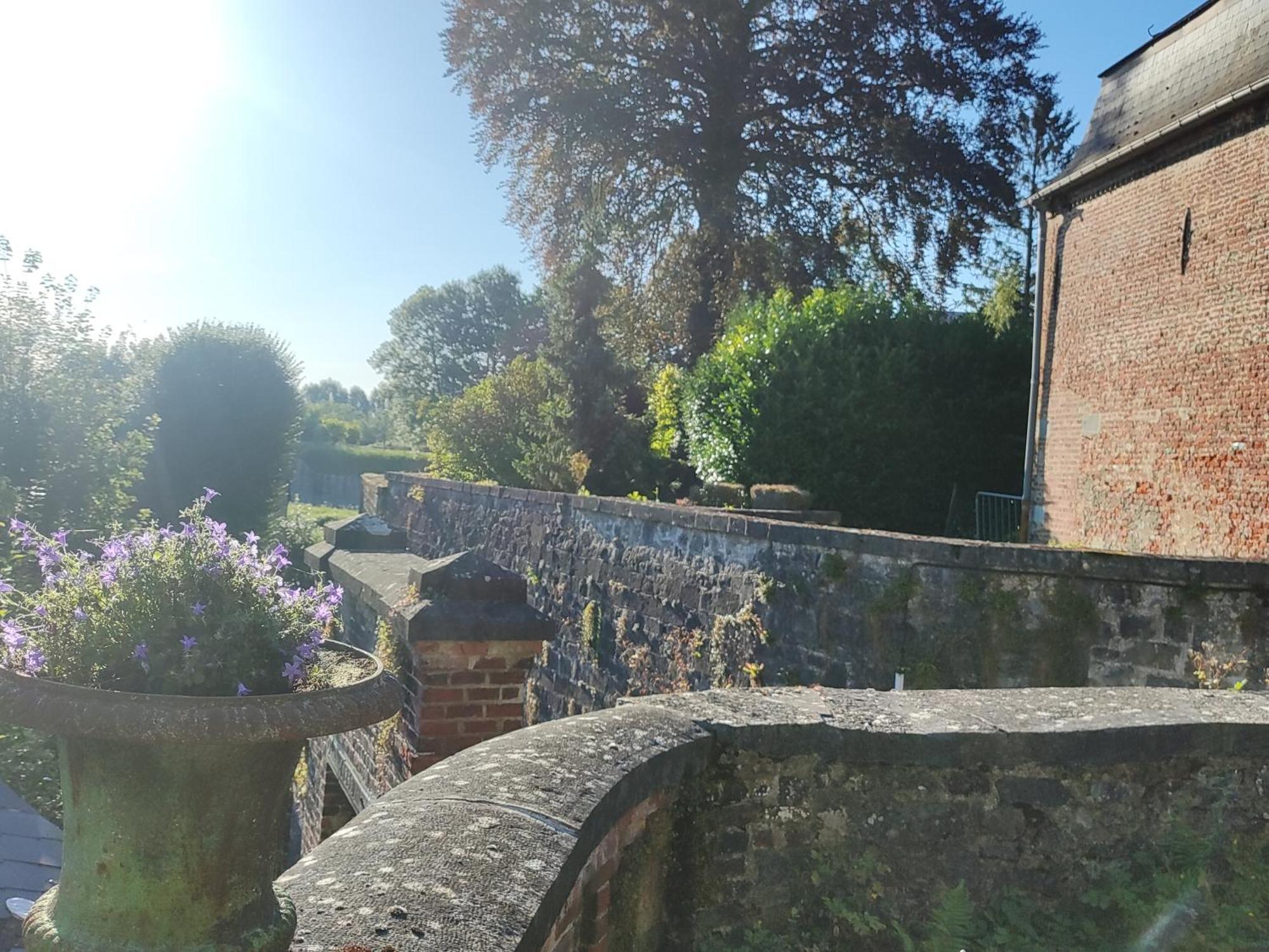 Le Relais Napoleon Bed and Breakfast Avesnes-sur-Helpe Exteriör bild