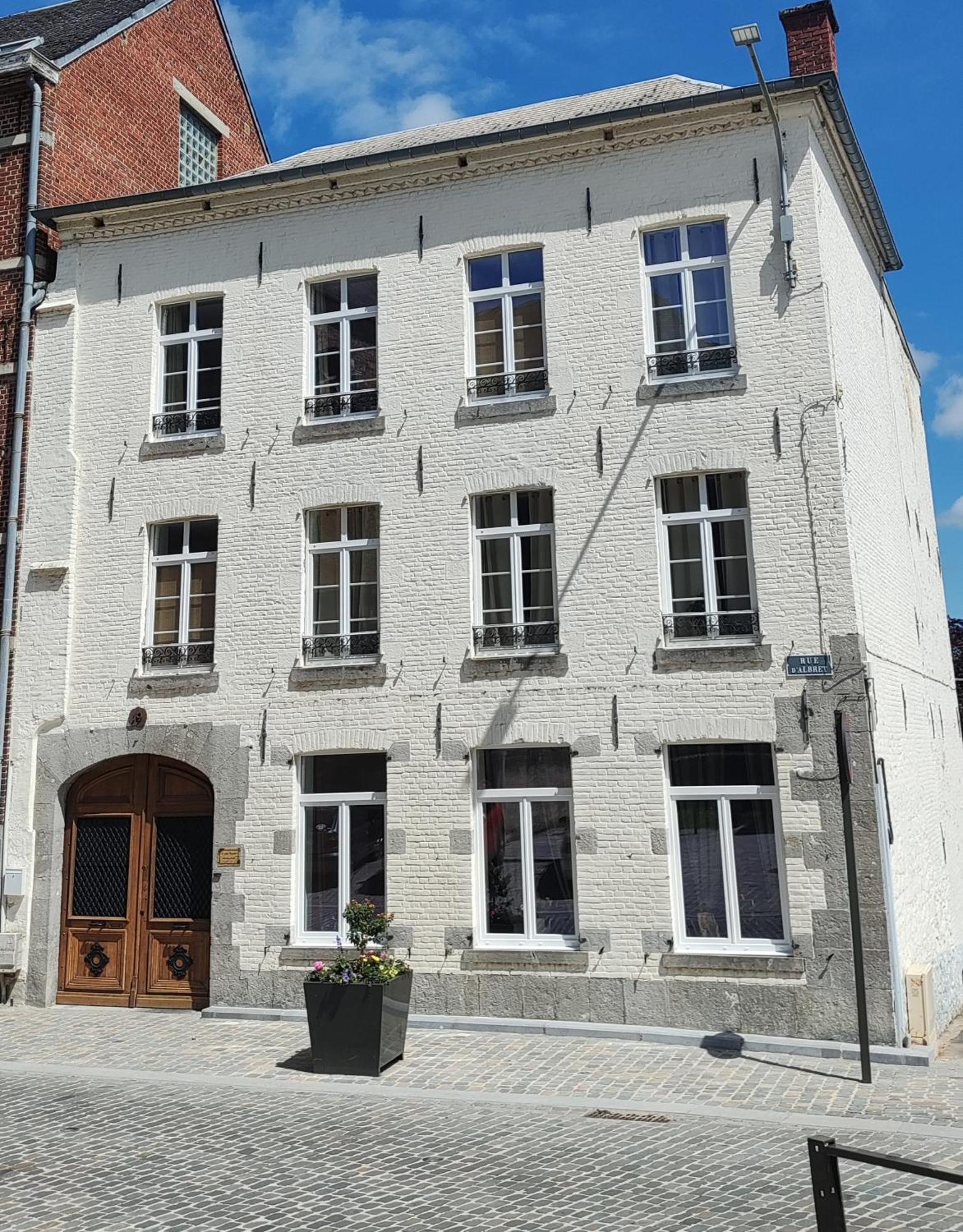 Le Relais Napoleon Bed and Breakfast Avesnes-sur-Helpe Exteriör bild